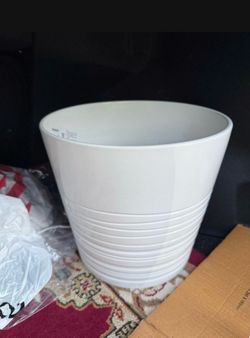 Pretty  high quality plant planter ! Brand new