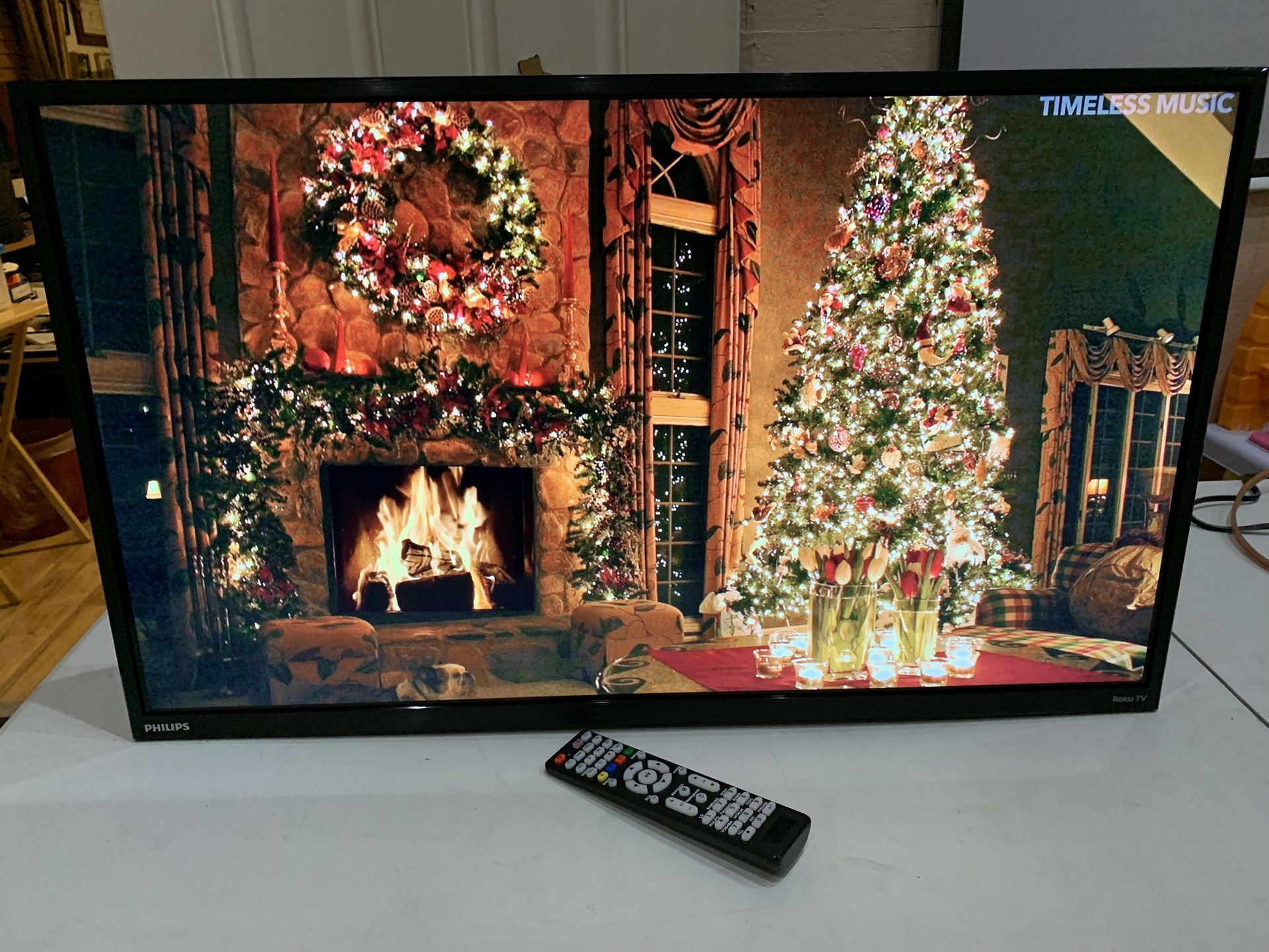 PHILIPS 32” LED SMART ROKU TV (32PFL6573/F7)