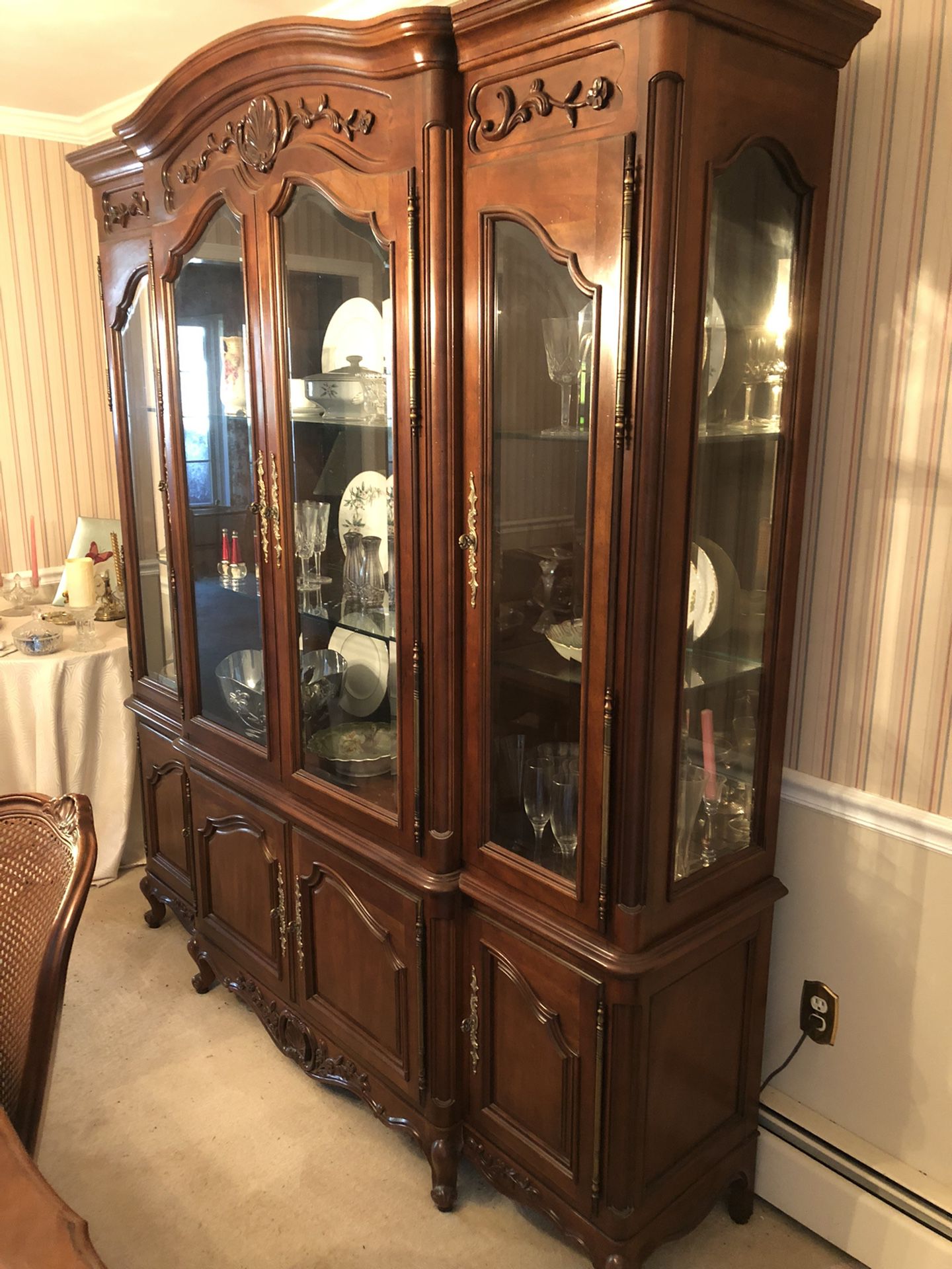 Dining room Display Cabinet *12/20 LAST DAY AVAIL