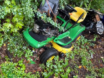 John Deer Riding Lawnmower