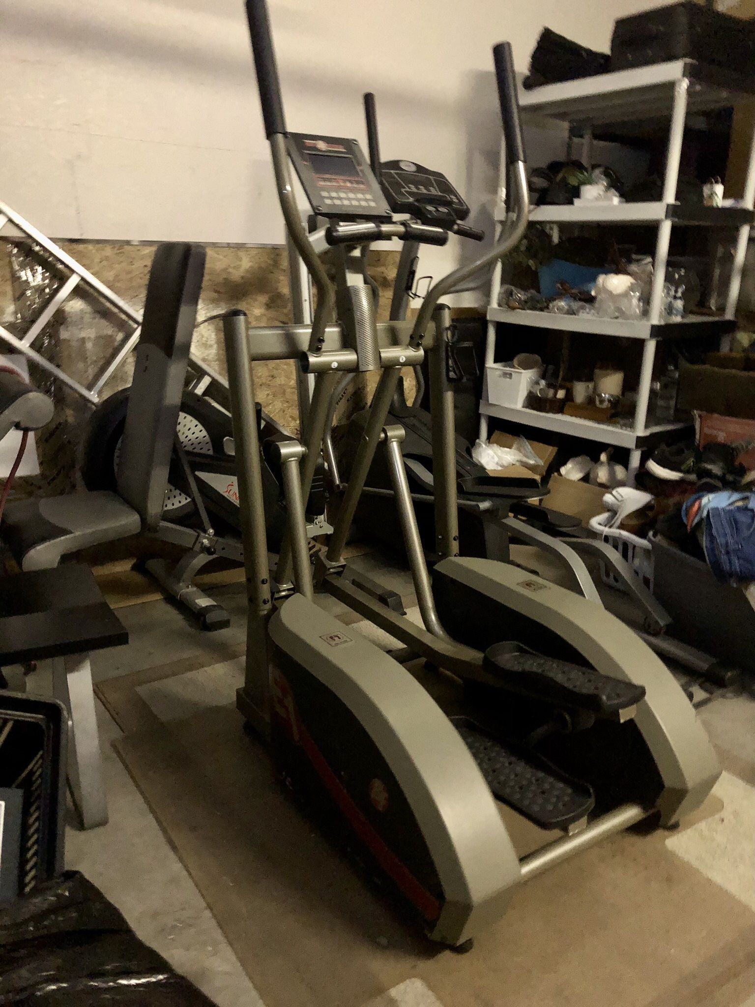 BEST FITNESS CENTER DRIVE ELLIPTICAL BFE1 BODY-SOLID CARDIO TRAINER