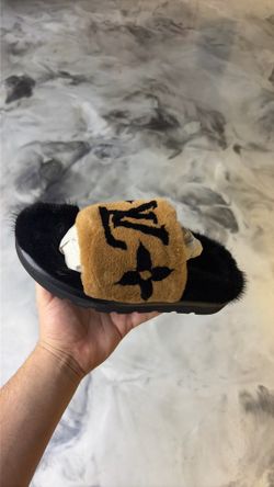 Louis Vuitton Woman’s Mink Pool Pillow Comfort Mule
