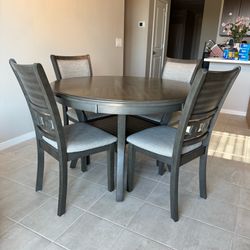 Dining Room Table & Chairs