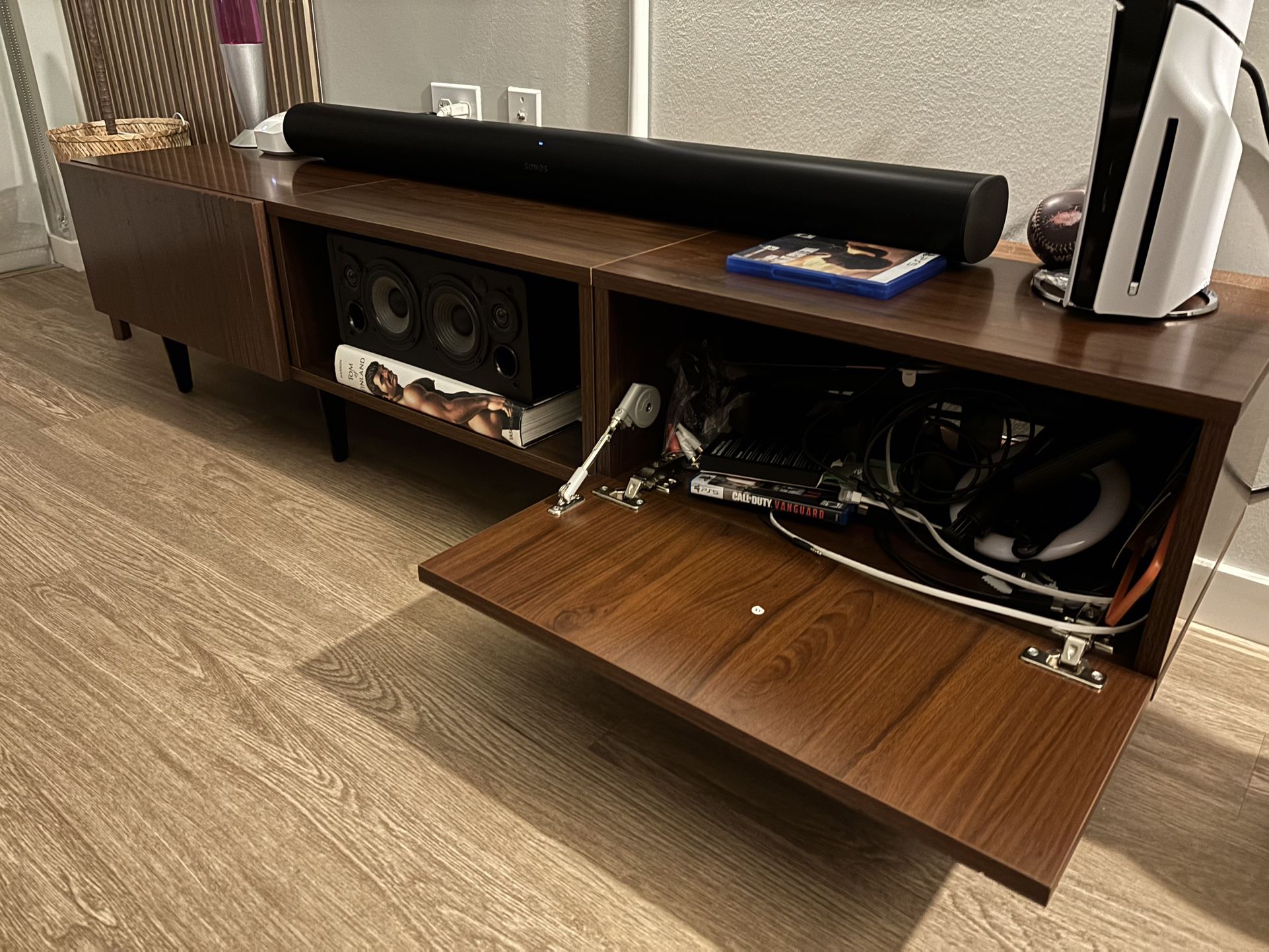 Cozey Media Stand, Modular