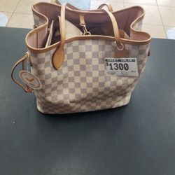 Louis Vuitton Purse With Pouch