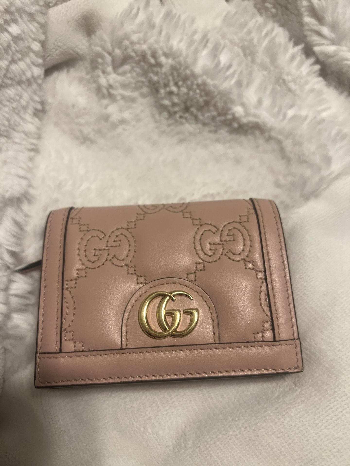 Pink Gucci wallet: GG MATELASSÉ CARD CASE WALLET