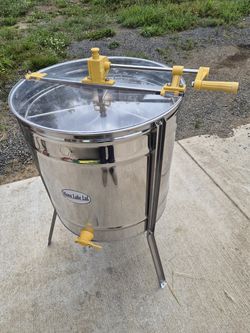Mann Lake 18 frame honey extractor