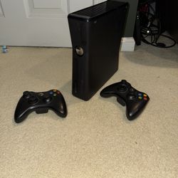 Xbox 360  & 2 Controllers 