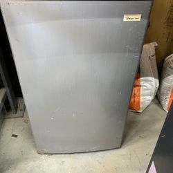 Magic Chef Mini Refrigerator 