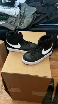Nike Blazer Mid 77’ 13c Kids Size