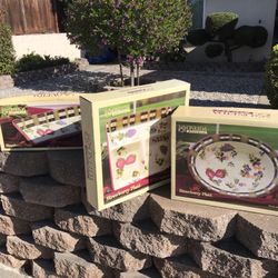 BEAUTIFUL! Oneida Kitchen Collection Serving Trays Strawberry Plaid