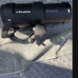 Profoto D2 Like New  500 watts mint condition includes lens cap and power cord.