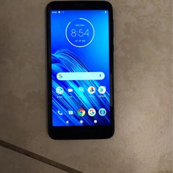 Motorola Moto E6 smartphone with 16gb memory.unlocked Almost like new