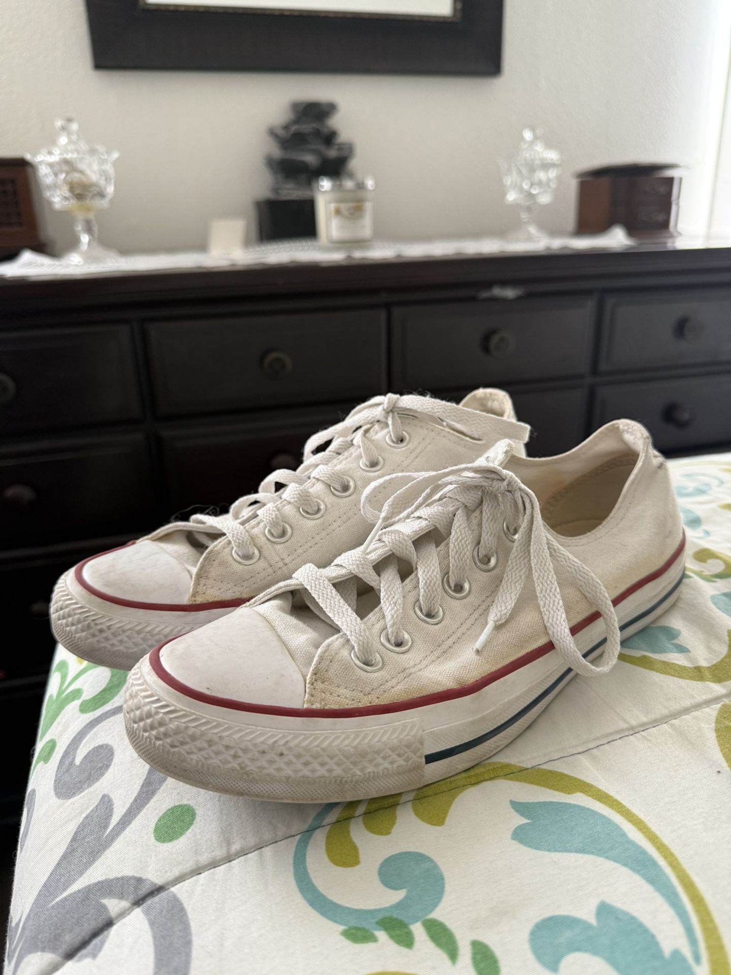 Classic Converse All Star Shoes – Vintage Look, Super Comfy – Size 7.5 Women’s