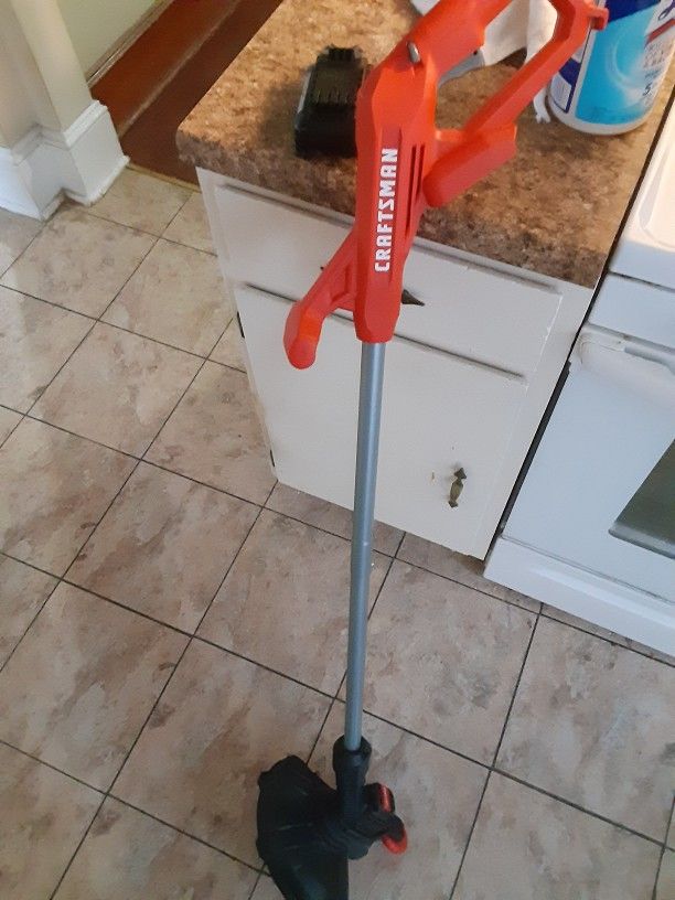BATTERY POWERED WEED WHACKER