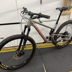 2022 Santa Cruz Tallboy Mountain Bike