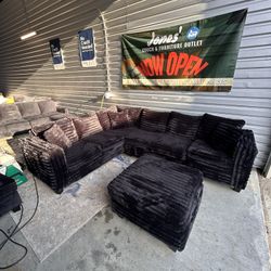 Fluffy Black Sectional W Ottoman