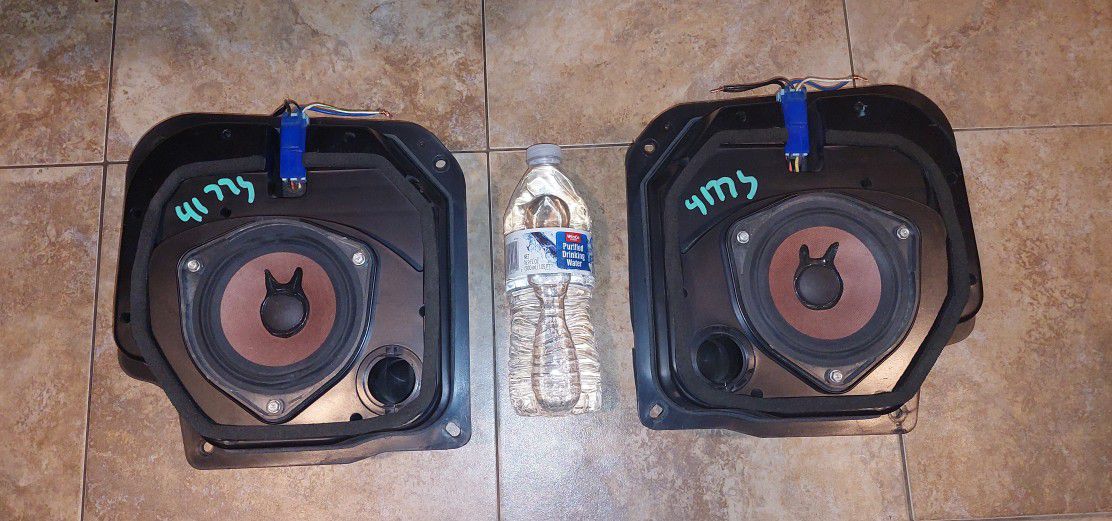 (2) BOSE SPEAKERS 4 Inch w/self Contained Box Tested $35