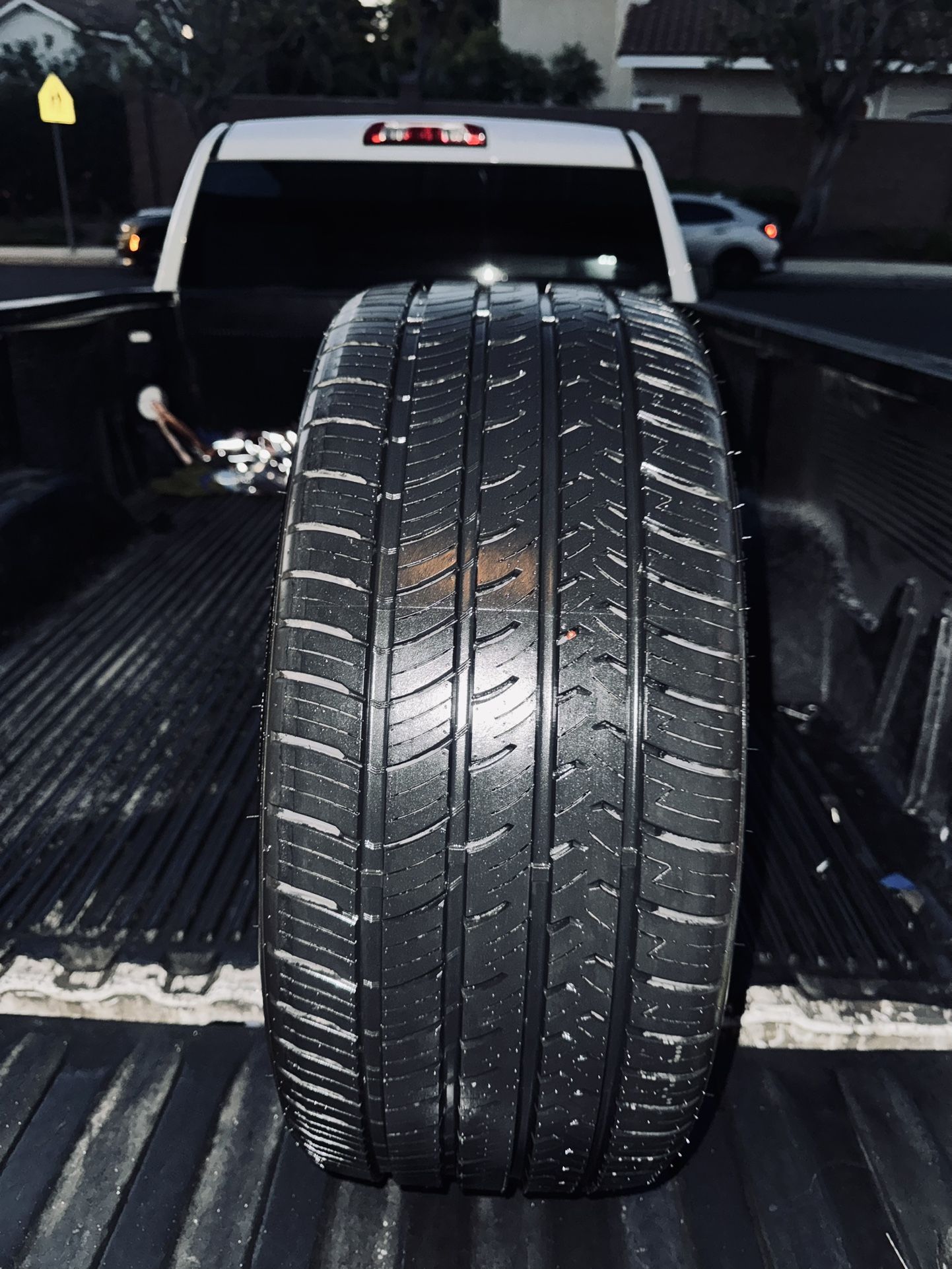 245/35/20 Advanta 90%+ Tread (1)