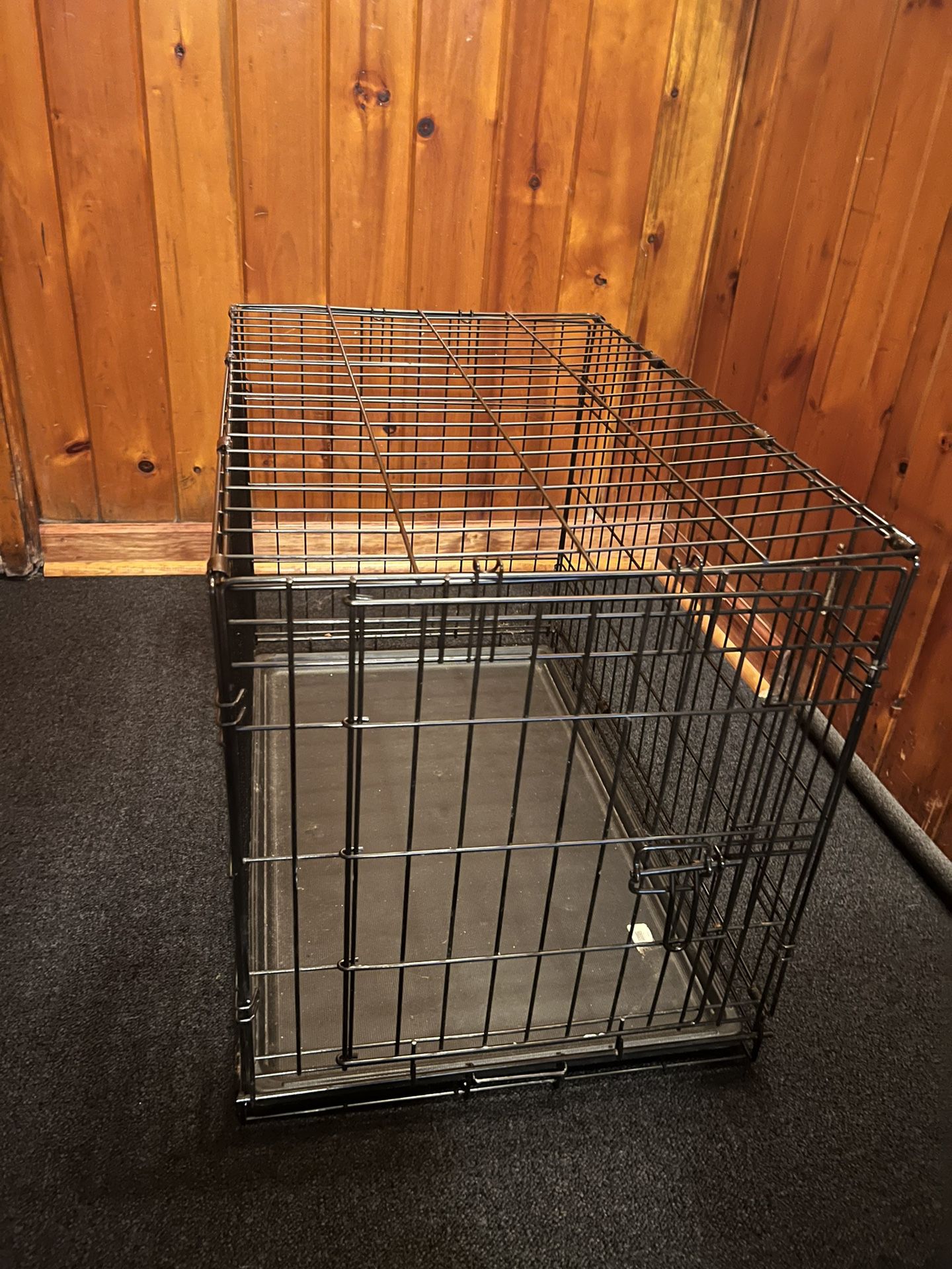 Collapsable metal dog crate with comfort platform