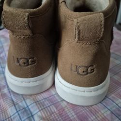 Female BOOTS SIZE  9 Use, but like new 