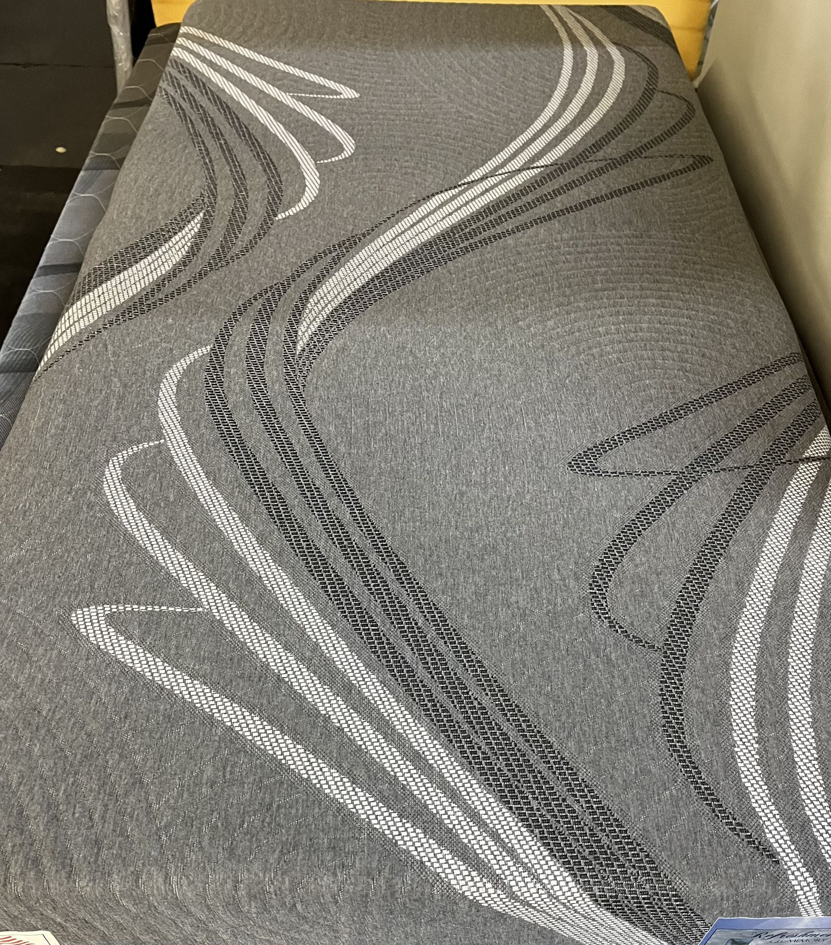 New Sealed 6”in Memory Foam Mattress‼️