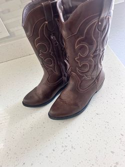 Brand new boots and cloths for girl size 3 boots and cloths m/l