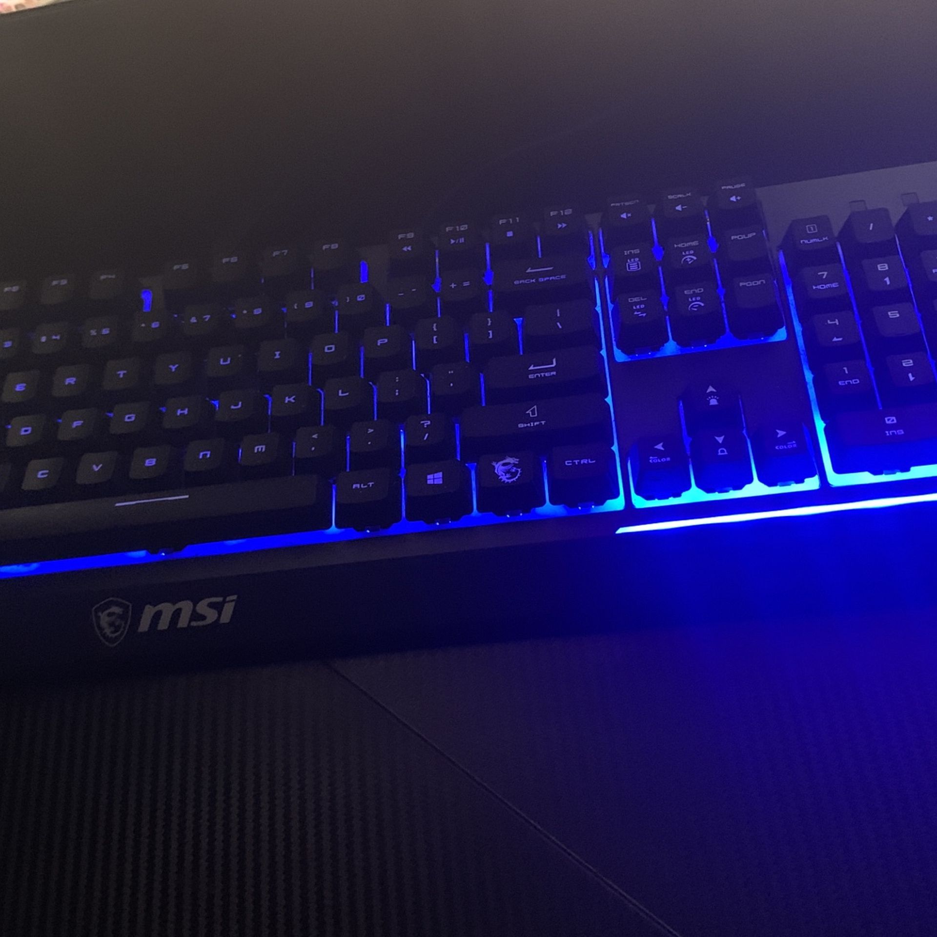 30 Inch Lg Monitor ,keyboard,mouse,mouse Pad