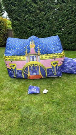 Kids Indoor/Outdoor Airfort Castle With Fan Included!!