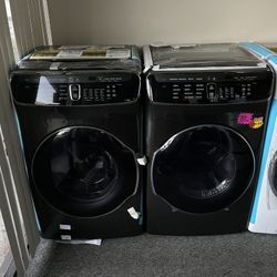 BLACK BIG CAPACITY WASHER AND GAS DRYER 