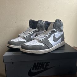 Air Jordan 1 Retro High Sneakers (Great Condition)