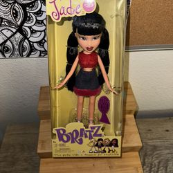 Jade BRATZ  Doll Figure w/ 4 Accessories MGA 2023 - NEW RARE