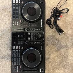 Numark Mixtrack Platinum FX DJ Controller