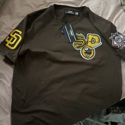 Padres men shirt size L