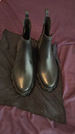 Black feather boots