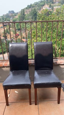 Dinning room table Accent chairs