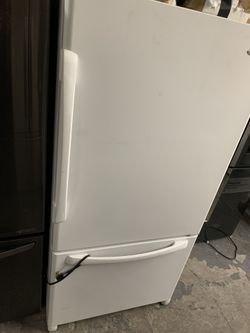 Nevera de 33” freezer abajo amaba