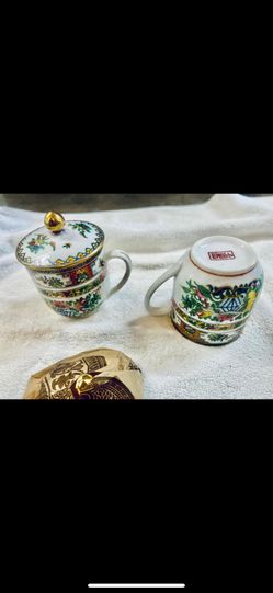 Black Friday Sale:  set of 6 Japan tea Cups with lids . New  in the  box