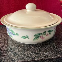 Vintage 1990 Pfaltzgraff Stoneware Covered Casserole Dish 