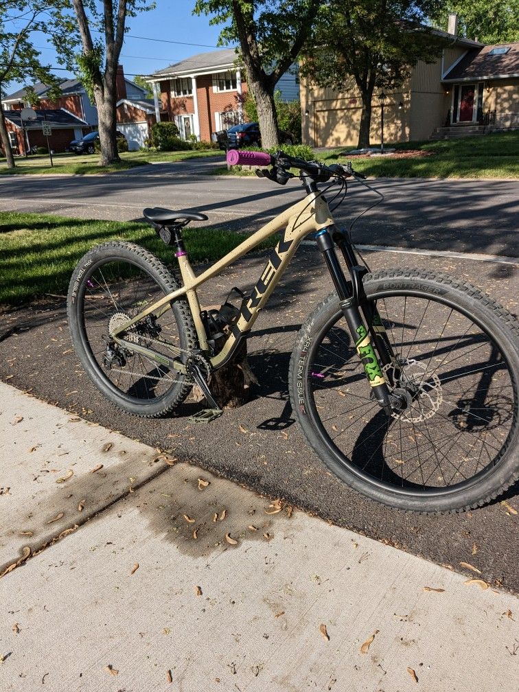 2023 Trek Roscoe 9