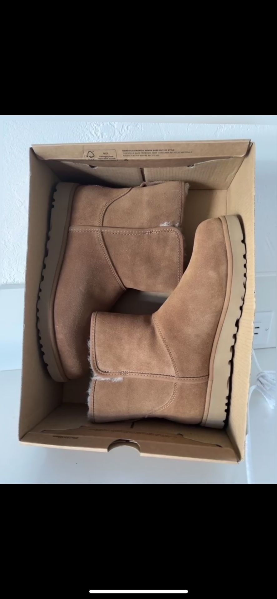 New unworn Ugg boots US 7