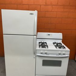gas stove and fridge 
