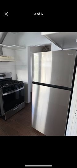 Apartment Size Refrigerator And Gas Stove One Year Old 