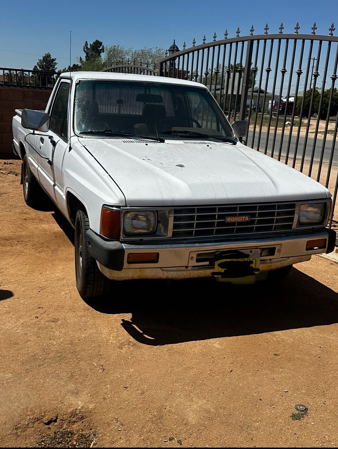 1986 Toyota Pick-Up for Sale in Apple Valley, CA - OfferUp
