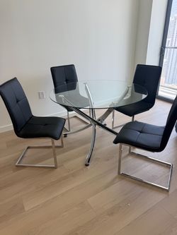 Brand New Dining Set / Juego de Comedor Nuevo a Estrenar