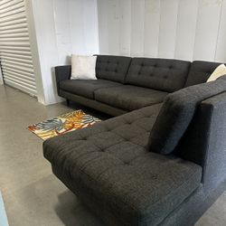 DARK GRAY SECTIONAL COUCH W/ FREE DELIVERY 