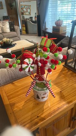 Grinch Center piece