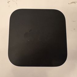 Apple TV 4K  A1842 ( 1st Gen) Media Streamer  with control & cable in box