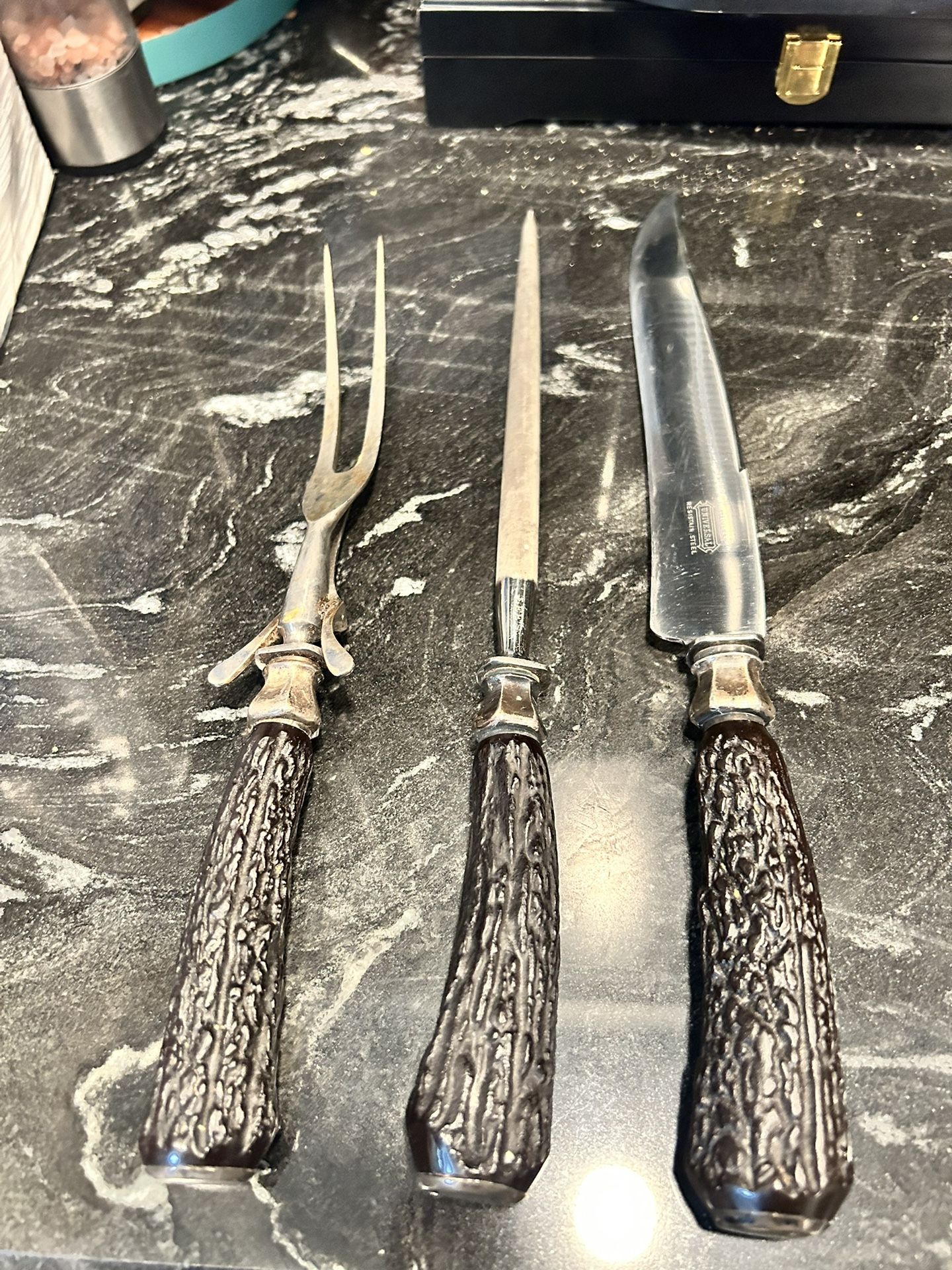 Antique Serving Utensils ñ  MONROEVILLE 
