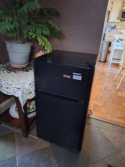 Small refrigirator with freezer